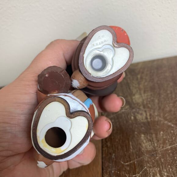 Vintage Plastic Thanksgiving Pilgrim Squirrels Chipmunk Salt and Pepper Shakers - Picture 5 of 6